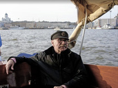 Juhani Roininen veneessään NJK:n satamassa. Kuva saatu Vaerneukselta.