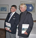 Ilpo Kauhanen ja Eino Antinoja kirjan julkistamistilaisuudessa vuonna 2004