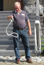 Hannu Seppänen - heilauta köyttä sopivasti ja ...
How to make a knot - swing the rope..