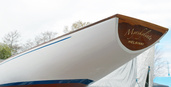 Hai-vene Myrskylintu Ourit-saarten telakalla. Jorma Seppälä rakensi Myrskylinnun Summan kylässä itselleen vuonna 1969, ja kilpaili sillä 16 vuotta.