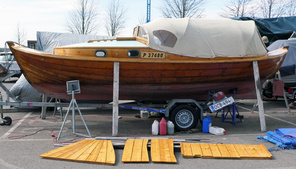 Eurajoen Kristillisessä Opistossa venelinjalla rakennettu matkavene. Malli Satakunnasta.