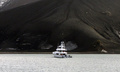 Moottorivene Deception saaren lahdessa
A motoryacht anchored at the Deception Island