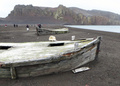 Valasveneet rannalla
Whaling boats on shore