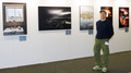 Sami Pitkänen ja osa näyttelyn kuvista