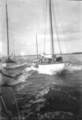 Veneet hinauksessa kilpailun lähtöpaikalle. Kuva otettu Arielista
Boats towed to start area. Picture taken onboard of Ariel. Foto EH