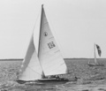 Universal Rule 7,5 m, Tuttu, ex Anne Marie. Åbo Båtvarf 1908. Oulunjärvellä kilpailussa. Kuvaaja tuntematon.