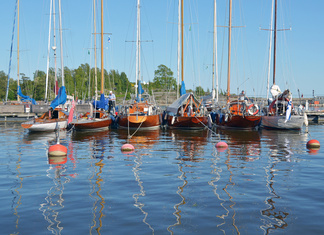 Helsingfors Segelsällskap (HSS) has a specific quay for  classic yachts. On 2nd June some prominent boats were already moored in the harbour. Boats are from the left: TOSCA skerrycruiser 40 m2, Gustaf Estlander 1920; KORYBANT K-19 skerrycruiser Kungsörns båtvarv, Knud H. Reimers; UNIDENTIFIED; EBE Östersjökryssare 8m FIN-29; ALBERTINA Östersjökryssare 10m 1938, Wilenius Båtvarv; DOREA Utö-kryssare FIN-13. 