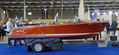 Elite Craft on harvinainen Suomessa. USA´ssa David Smith aloitti nopeiden veneiden rakentamisen 1970-luvun alussa. Hän ei veistänyt niitä mahongista, vaan valmisti lasikuitumuovista. Hän yhdessä Jay L. Bregandin kanssa kehitti lasikuitupinnan maalaustekniikan, ja sai veneet näyttämään mahonkiveneiltä. Messuvenettäkin pitää mennä koputtamaan, ennen kuin uskoo, ettei se ole mahonkia.
