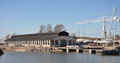 Sirpalesaaren venehalli 2011. Halli rakennettiin 1917 aikaisemmin 1907 palaneiden hallien paikalle. Toimii nyt SPS:n telakointi- ja työskentelyhallina. Foto: JR